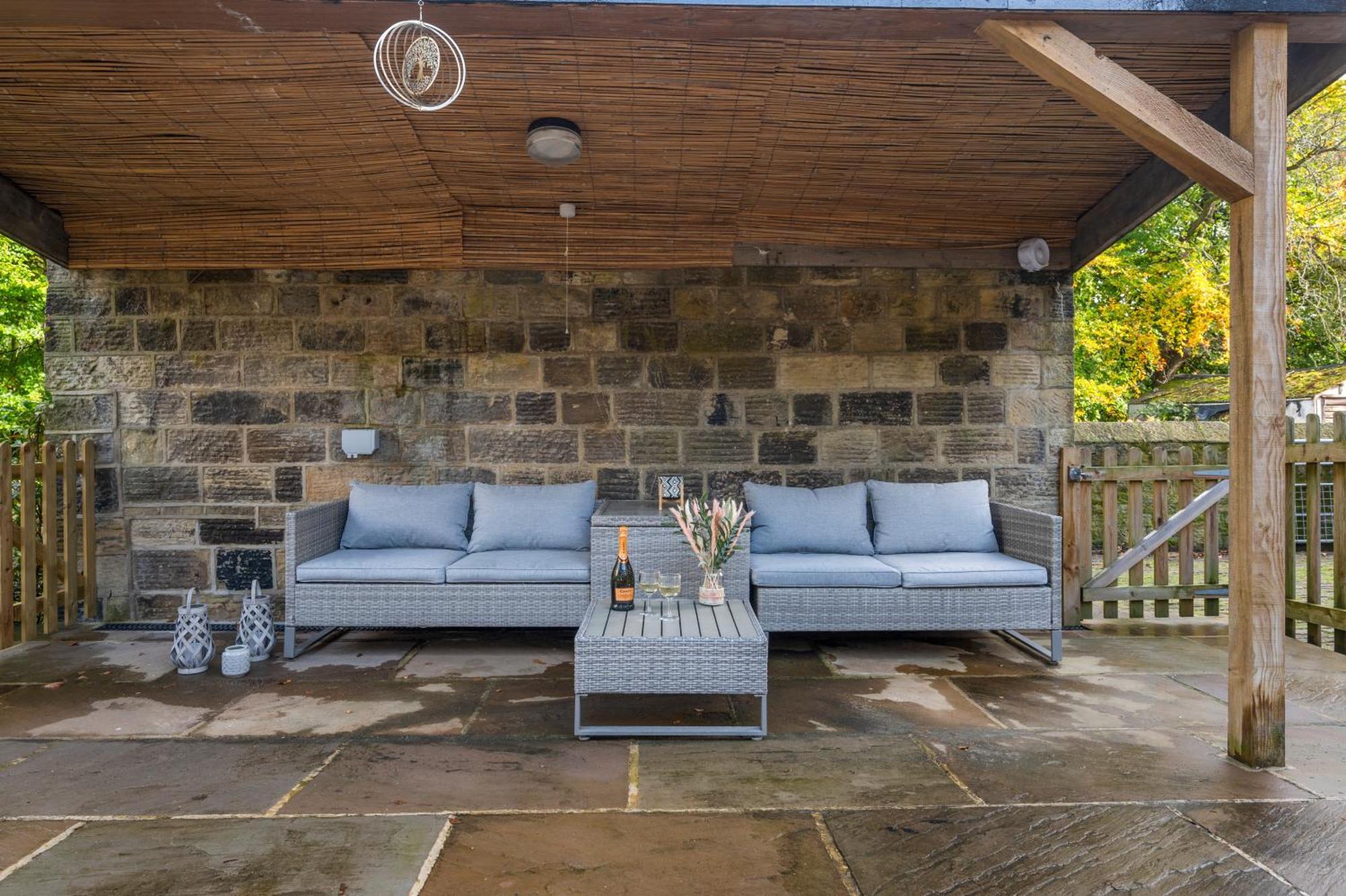 Relax At Little Hawkcliffe Villa Steeton ภายนอก รูปภาพ