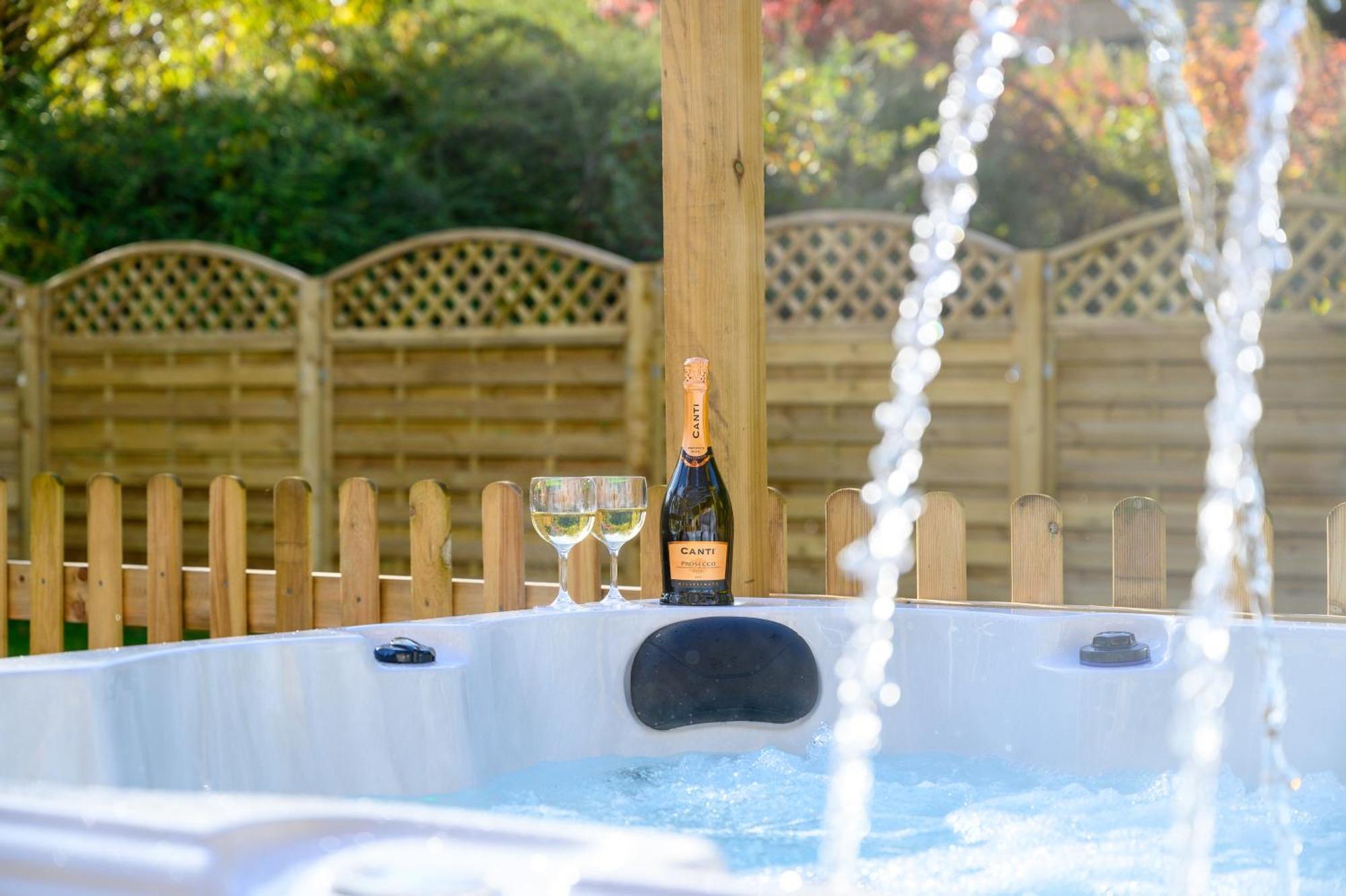 Relax At Little Hawkcliffe Villa Steeton ภายนอก รูปภาพ